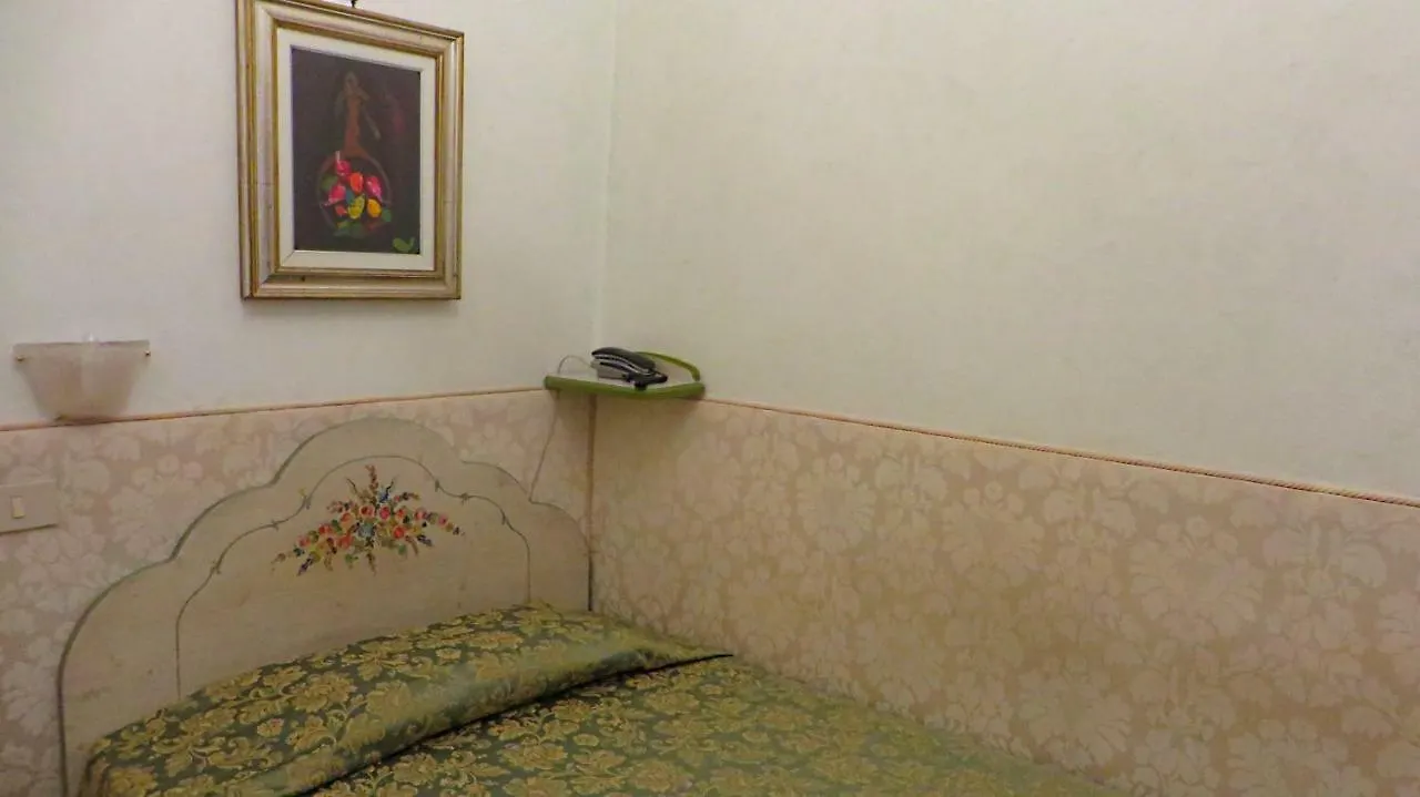 Hotel San Salvador Basic & Local 2 Stars Hotel Venezia Italia