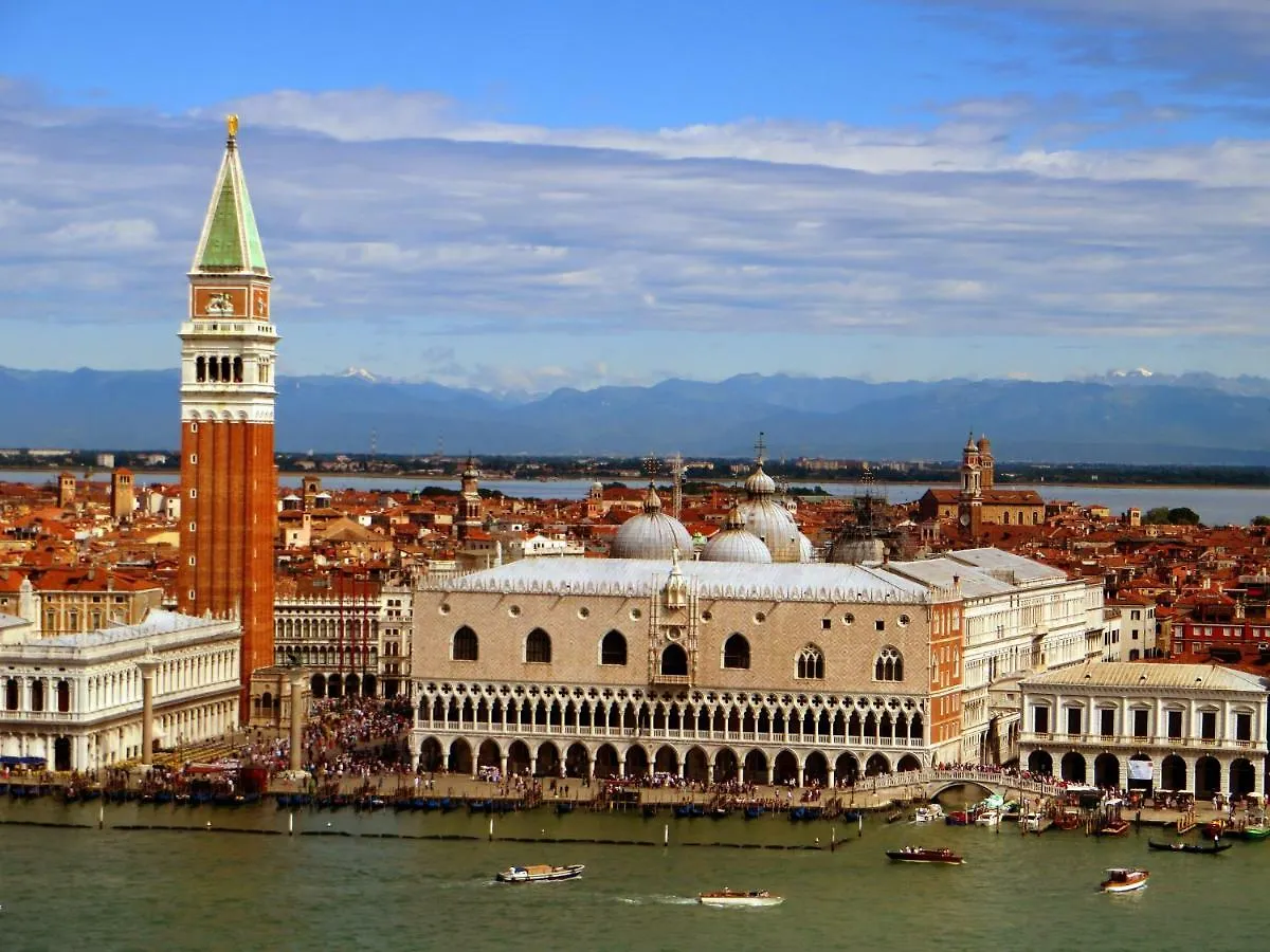 Hotel San Salvador Basic & Local 2 Stars Hotel Venezia 2*,  Italia